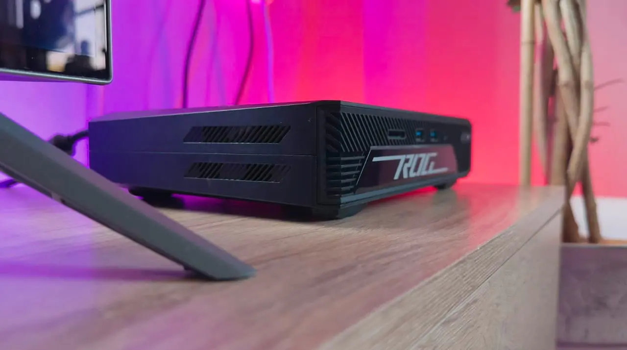 Foto de um computador Asus ROG Nuc 970