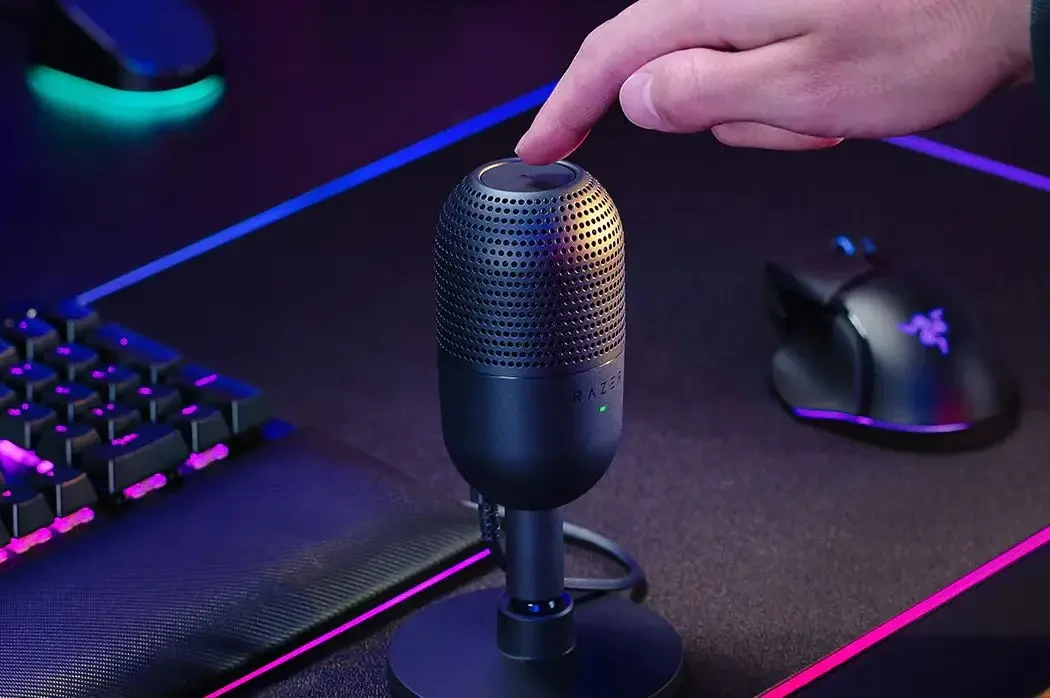 Foto de um Razer Seiren Mini