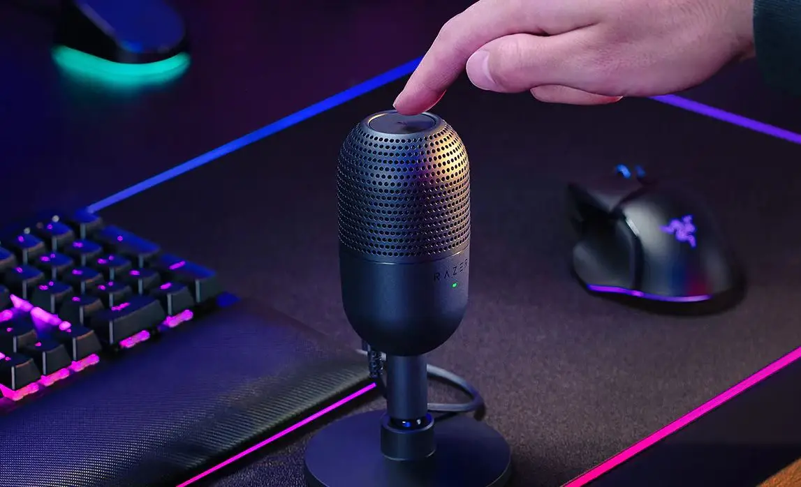 Foto de um Razer Seiren Mini