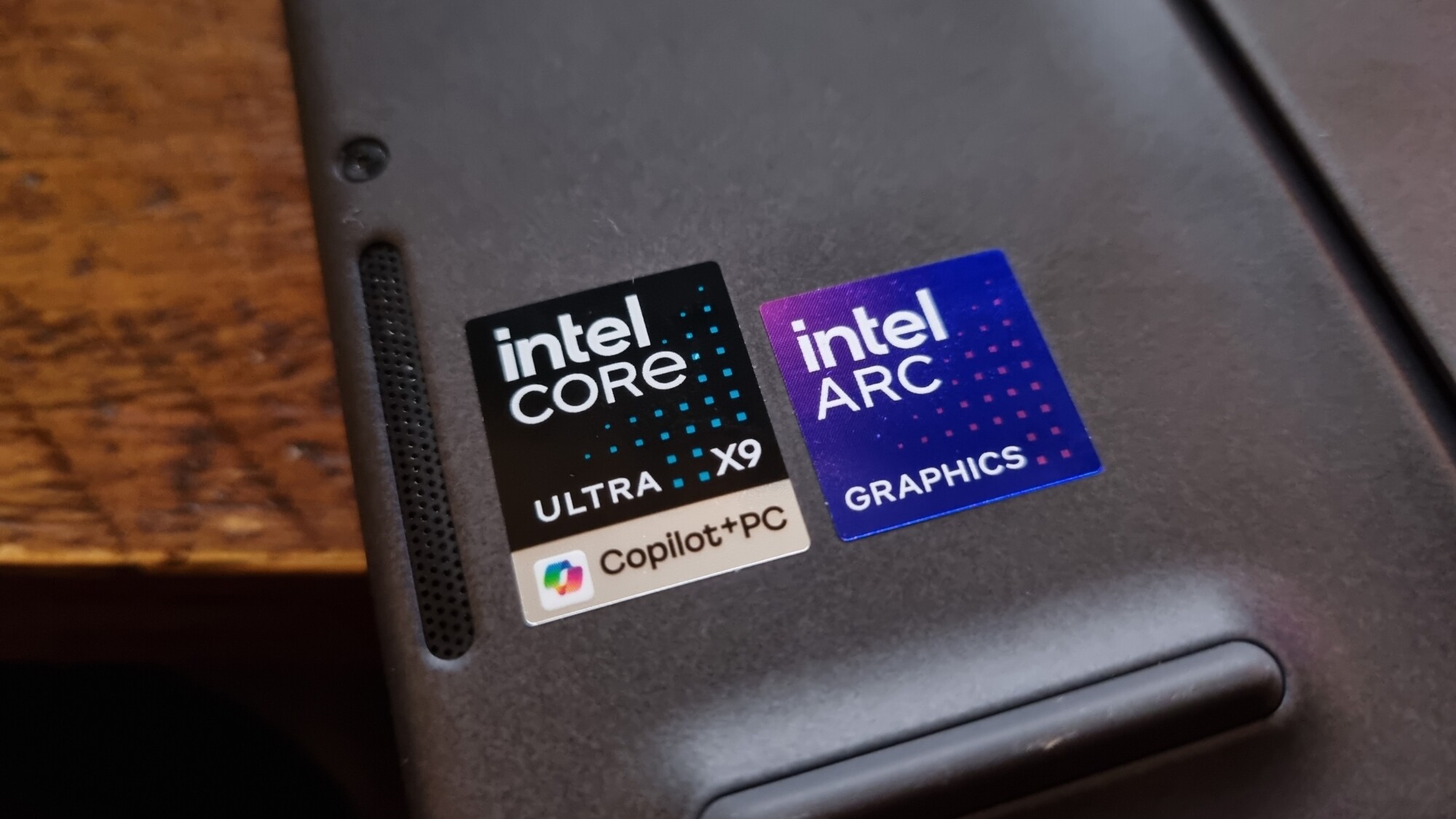 Surpresa da Intel: iGPU Arc B390 roda Cyberpunk 2077 a 92 FPS e quase encosta numa RTX 4050
